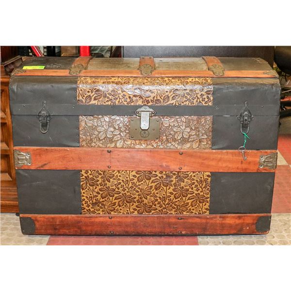 1800S ORNATE BARREL TOP STEAMER TRUNK EXC SHAPE