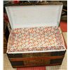 Image 2 : 1800S ORNATE BARREL TOP STEAMER TRUNK EXC SHAPE