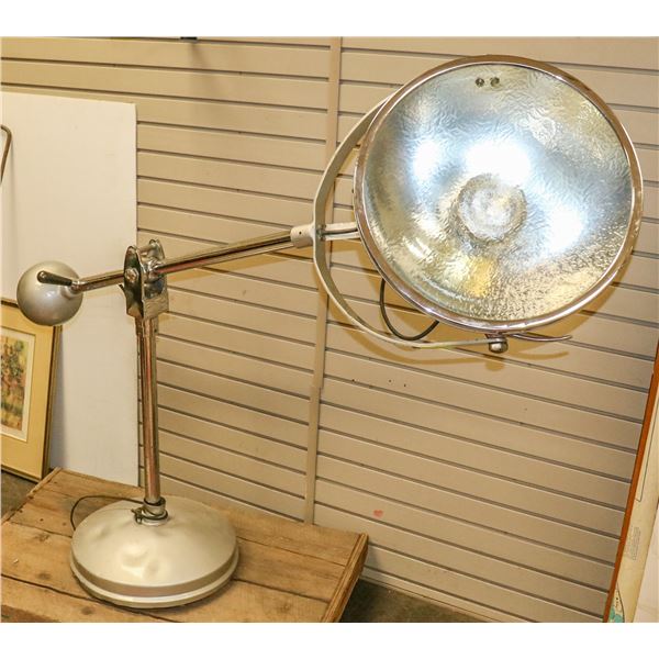 MASSIVE ANTIQUE OPERATING LAMP GREAT INTERIOR