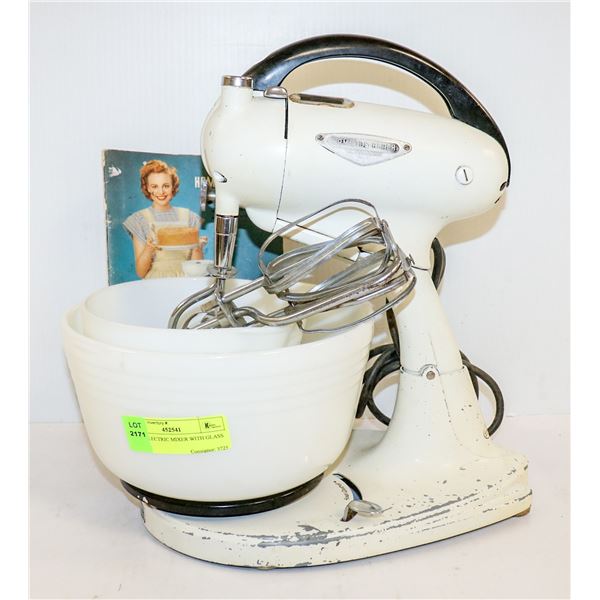 1950S ELECTRIC MIXER WITH GLASS BOWL