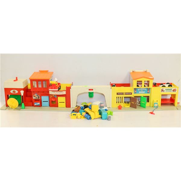 1970S FISHER PRICE LITTLE PEOPLE PLAY FAMILY