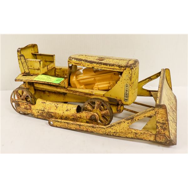 LARGE MODEL TOYS D6 CATERPILLAR PRESSED STEEL