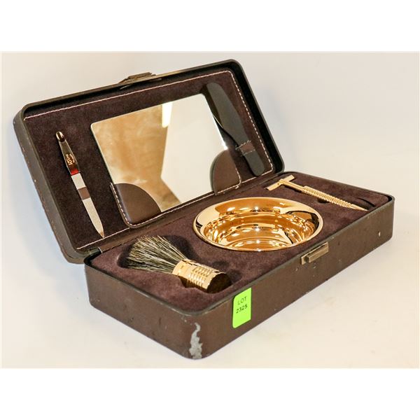 DELUXE SHAVING TRAVEL KIT WITH RAZOR