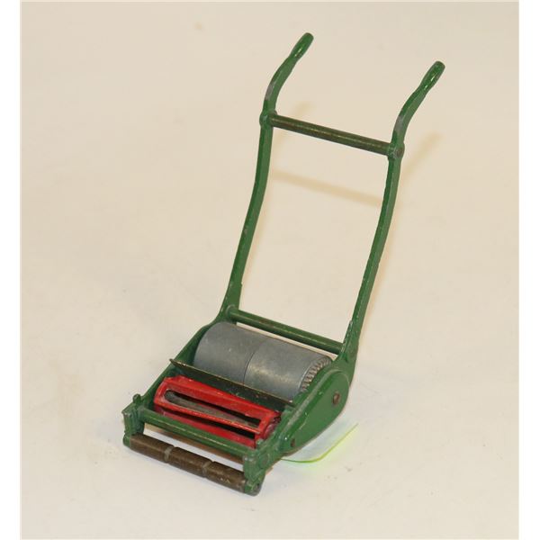 DINKY SUPERTOYS MINIATURE PUSH MOWER