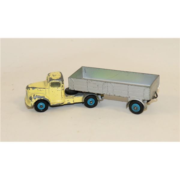 DINKY TOYS COMMER TRUCK AND TRAILER