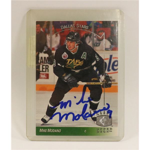 AUTOGRAPHED 1993 MIKE MODANO CARD