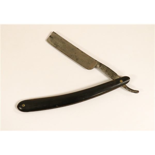 ANTIQUE WADE STRAIGHT RAZOR IN BOX