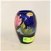 Image 1 : VINTAGE MOORCROFT ART VASE