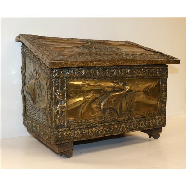 1900S ENGLISH BRASS TRIMMED FIRE BOX