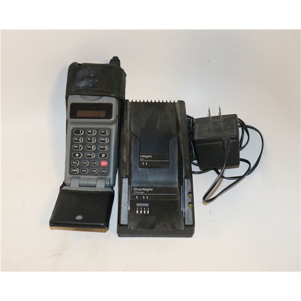 OLD SCHOOL MOTOROLA FLIP PHONE WITH CHARGER