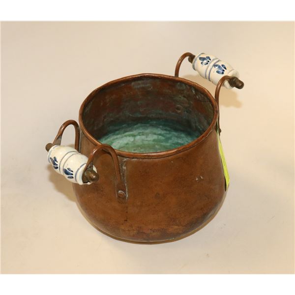 ANTIQUE HAMMERED COPPER POT APPROX 6 IN DIAMETER