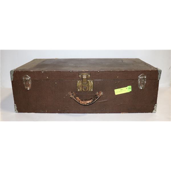 ANTIQUE BROWN SUITCASE
