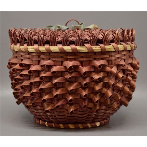 NATIVE AMERICAN PENOBSCOT BASKETRY CONTAINER