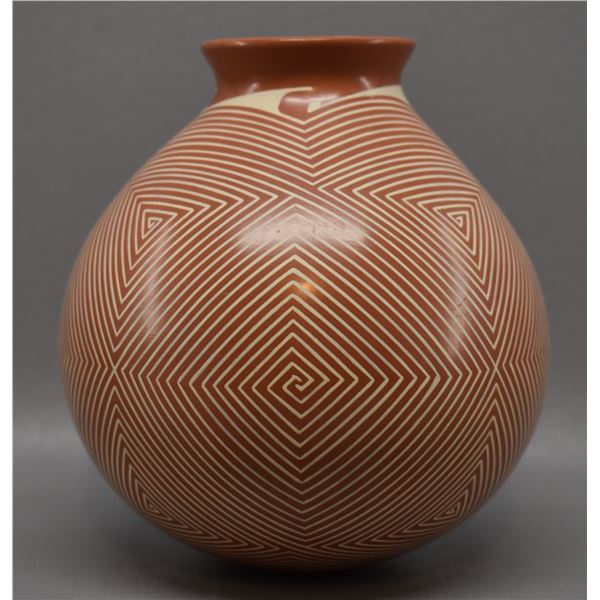 MATA ORTIZ POTTERY VASE