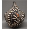 Image 2 : NATIVE AMERICAN ACOMA POTTERY VASE BY SANDRA VICTORINO