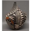 Image 3 : NATIVE AMERICAN ACOMA POTTERY VASE BY SANDRA VICTORINO
