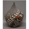 Image 4 : NATIVE AMERICAN ACOMA POTTERY VASE BY SANDRA VICTORINO