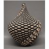 Image 5 : NATIVE AMERICAN ACOMA POTTERY VASE BY SANDRA VICTORINO