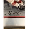 Image 2 : GORDIE HOWE SIGNED DETROIT RED WINGS 12 X 18 DISPLAY