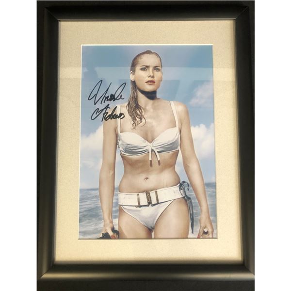 URSULA ANDREAS SIGNED JAMES BOND 8 X 10 ( RA COA)