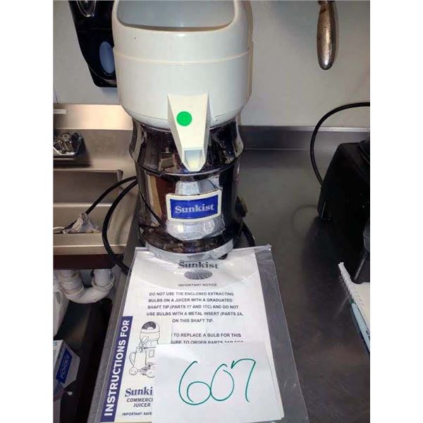Sunkist Commercial Juicer, Works