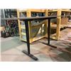 Image 2 : PNEUMATIC ADJUSTABLE TABLE 72 X 30" NO POWER CABLE