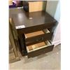 Image 2 : 2 DRAWER NIGHT STAND 16 X 21.5 X 24" (VISIBLE DAMAGE ON 1 CORNER)