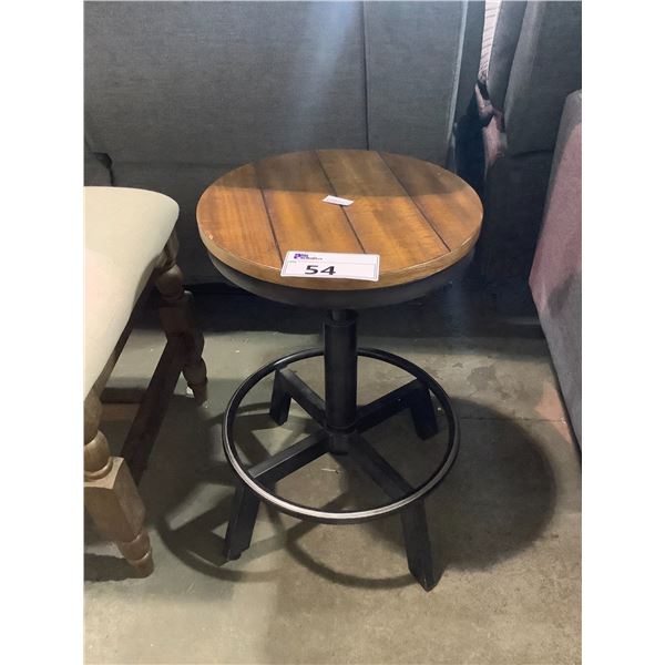 SWIVEL FUNCTION STOOL