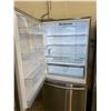 Image 2 : HISENSE TOP BOTTOM FRIDGE MODEL RB17N6DSE VISIBLE DAMAGE