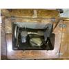 Image 2 : SINGER VINTAGE SEWING MACHINE