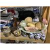 Image 2 : SHELF LOT OF ASSORTED HOME DECOR, PICTURE FRAMES AND MORE