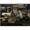 Image 2 : SHELF LOT OF ASSORTED HOME DECOR, GLASSES, AND BAGS