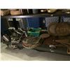 Image 3 : SHELF LOT OF ASSORTED HOME DECOR AND DESK LAMPS
