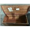 Image 2 : THE HONDERICH FURNITURE MADE IN CANADA RED SEAL CEDAR CHEST 41.5" X 19" X 22.5"