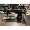 Image 2 : ANTIQUE SINGER SEWING MACHINE