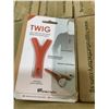 Image 3 : 1 BOX OF APPROX 144 TWIG ANTI TANGLER FOR CORDS
