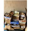 Image 2 : PALLET OF ASSORTED VINTAGE ITEMS AND HOME DECOR