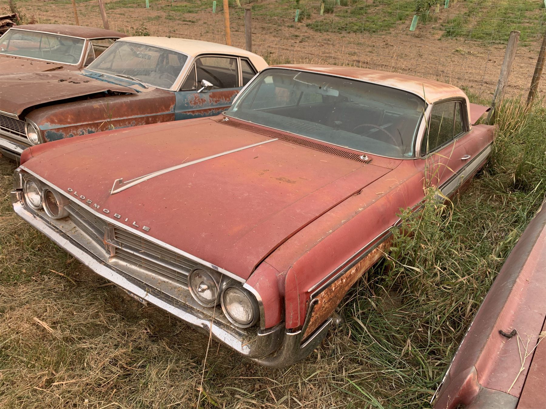 1962 Oldsmobile Starfire parts car, buckets, console, trim EG Auctions