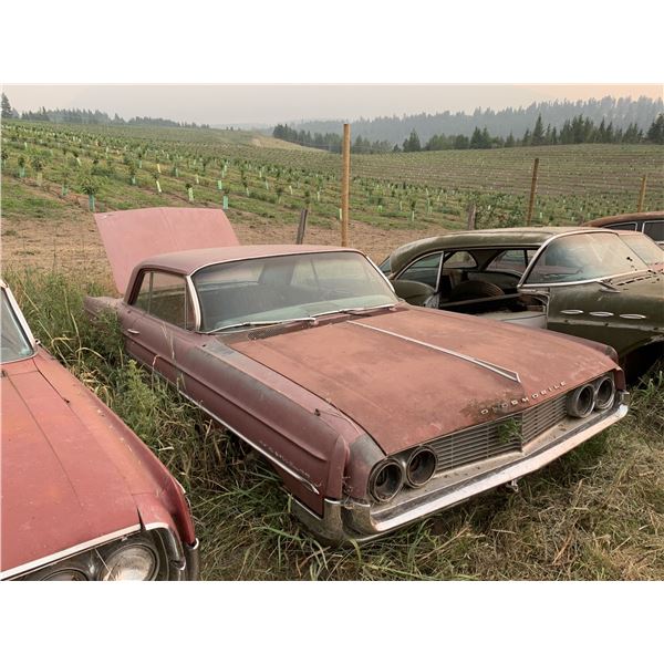 1962 Oldsmobile Delta 88 - excellent body, trim