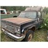 Image 2 : Chevy squarebody - 4x4, runs, body is very rough, good chassis