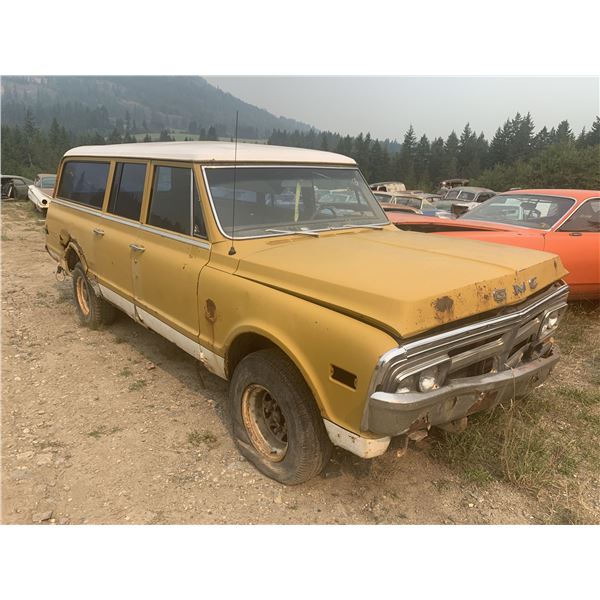 1971 GMC Suburban - runs, almost complete, rusty