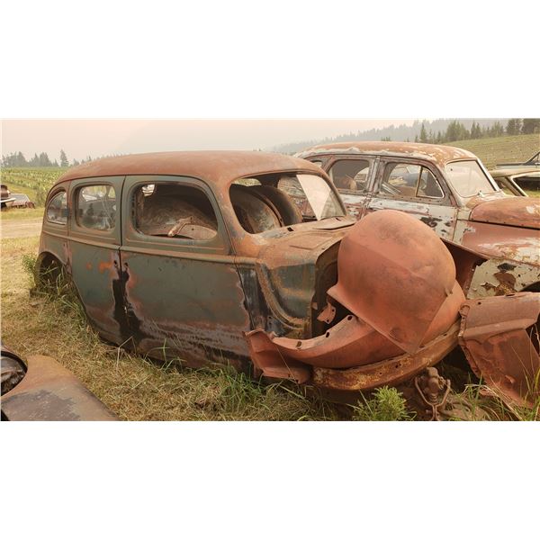 1940 Packard - 4dr shell