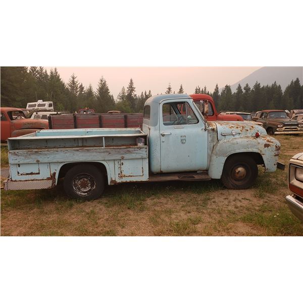 1953 Ford 1 ton - service truck, factory box