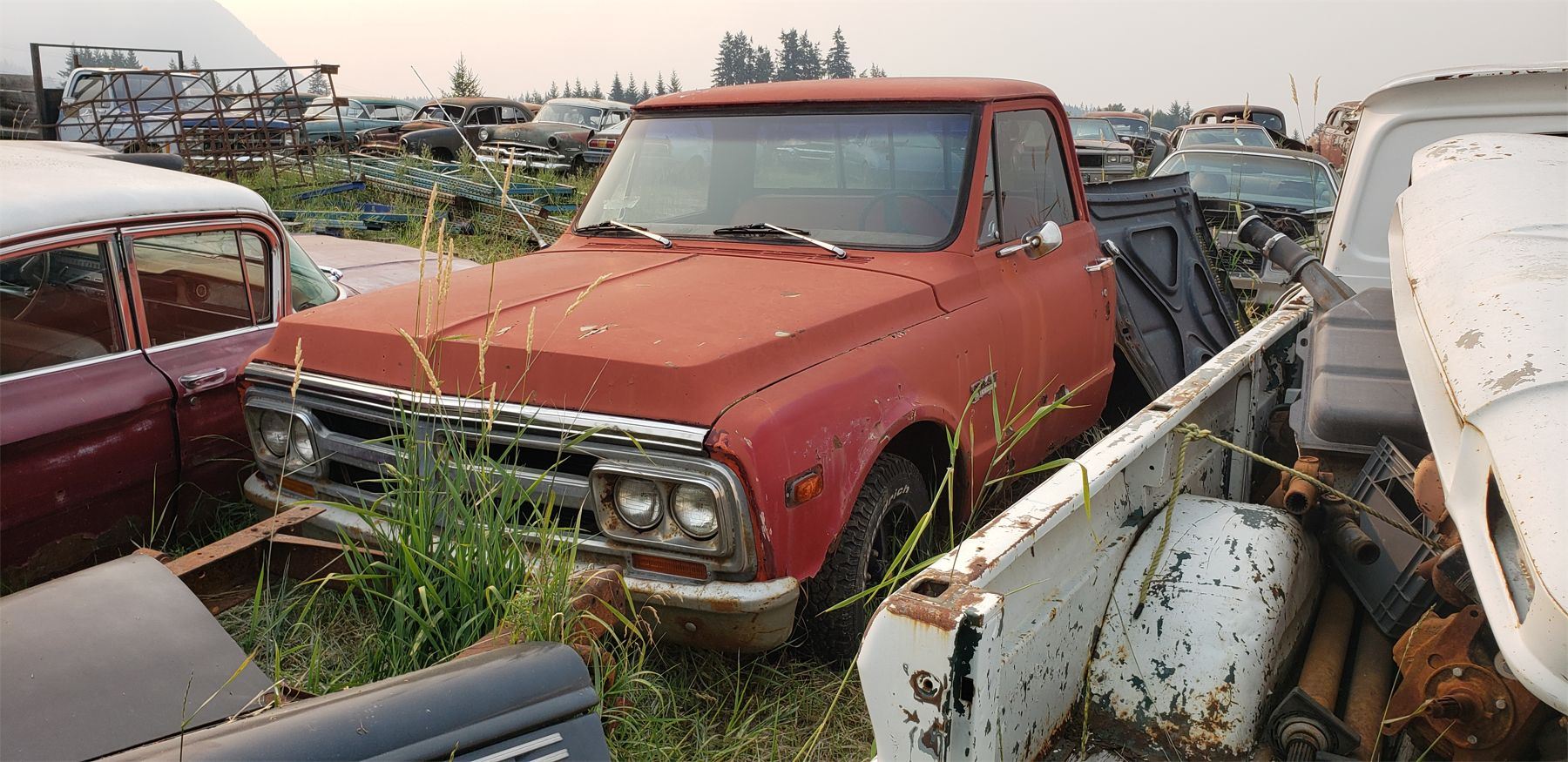 196772 GMC truck parts truck