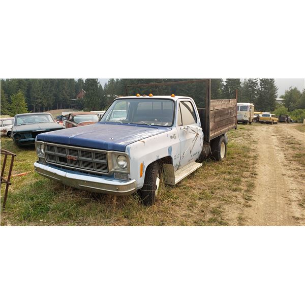 Early Chev Squarebody 1 ton - hydraulic dump box