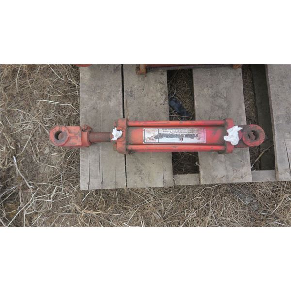 IH HYDRAULIC RAM