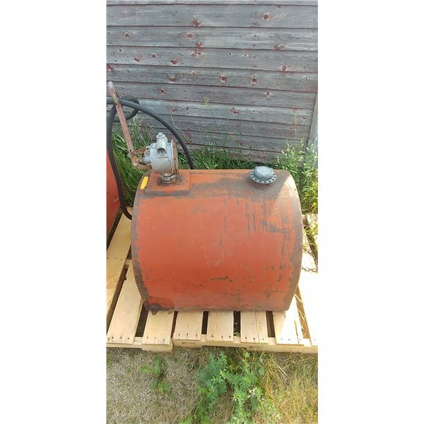 SMALL SLIP TANK W/ HAND PUMP