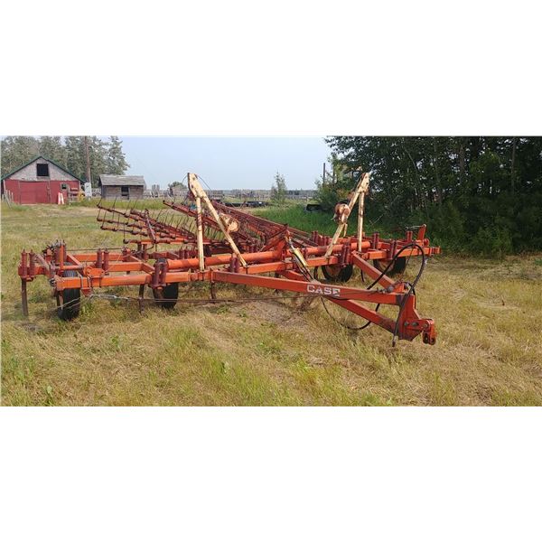 CASE CULTIVATOR 20' H.D. SHANKS, C/W SPRING HARROWS