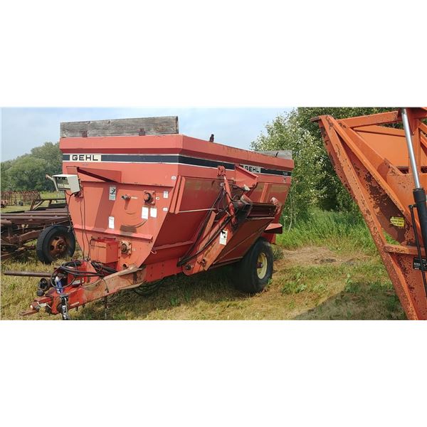 GEHL #7335 FEED MIXER WAGON, PTO DRIVEN W/ DIGITAL SCALE