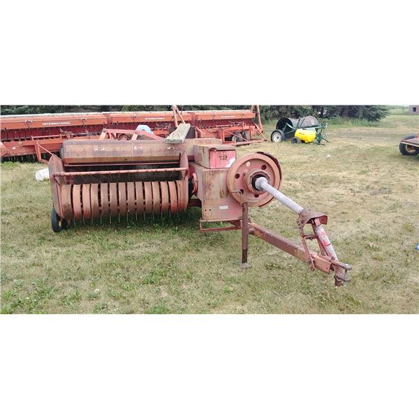 MASSEY #12 SQUARE BALER